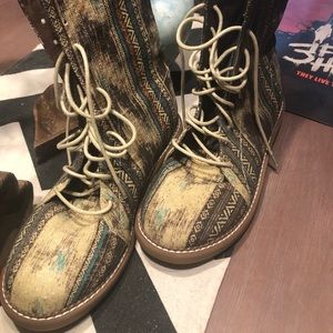 Casual lace up boot